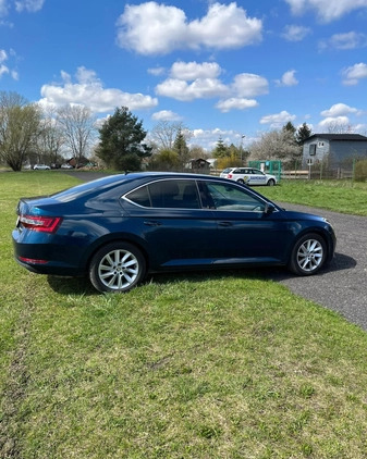 Skoda Superb cena 74000 przebieg: 140000, rok produkcji 2018 z Wrocław małe 92